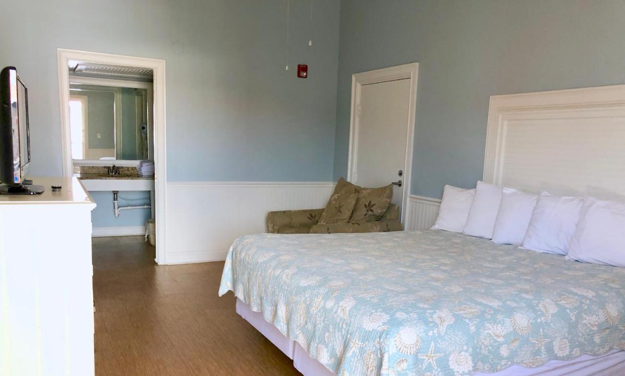 Sea And Breeze Hotel And Condo Tybee Island Exterior photo